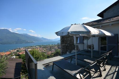 Casa di campagna Tony con piscina e vista lago