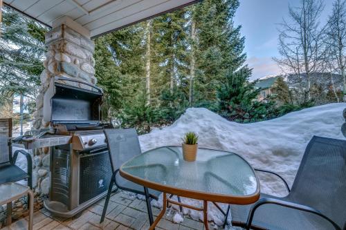 Sunpath Retreat- Convenience Meets Comfort & Style in Whistler, Canada