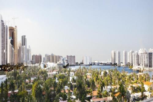 2BR and Den Luxury Condo with Bay Views 1002 condo - image 2