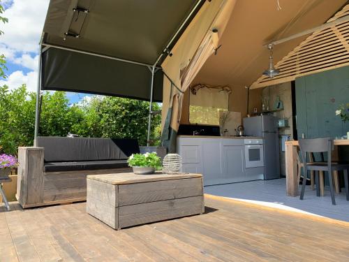 B&B Vinkeveen - Glamping aan de Plas - Bed and Breakfast Vinkeveen