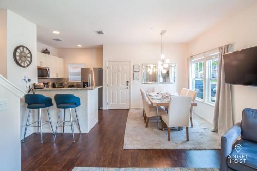 Stylish 4BR Home with Pool & Onsite Gym near Disney! - image 7