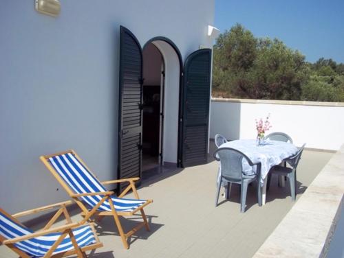  2 bedrooms house at Marina di Andrano 500 m away from the beach with sea view and furnished garden, Pension in Andrano