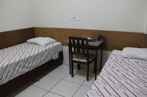 2 twin beds