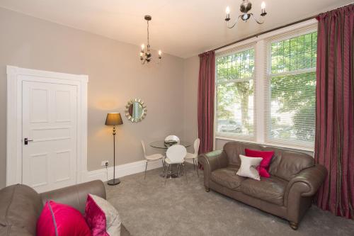 Albany House by Harrogate Serviced Apartments - image 2