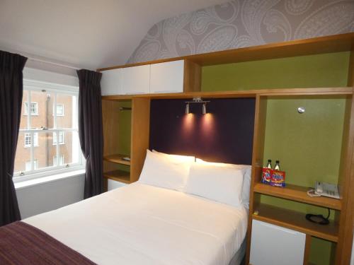 Cosy Double Room room in Jackson Court Hotel