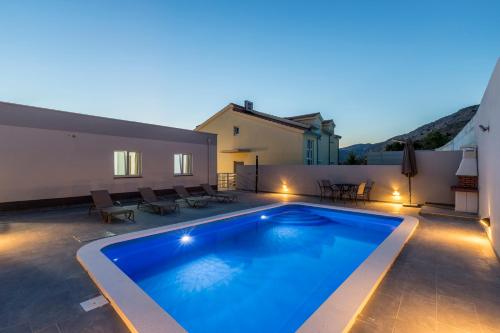  House with private pool Magdalena, Unterkunft in Podstrana