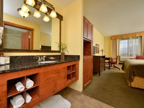 King Suite with Spa Bath