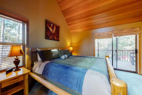 Sunriver Chalet - image 8