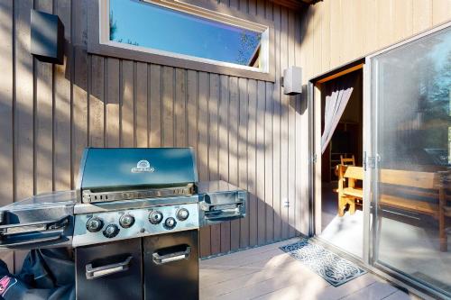 Sunriver Chalet - image 9