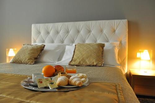 HNN Luxury Suites - image 11