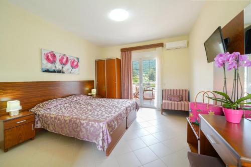 2 twin beds