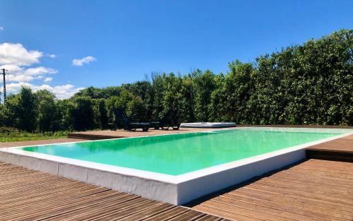 สระว่ายน้ำ, Quinta dos Sabores Farm Houses in ราโบ เดอ เพียกซ์