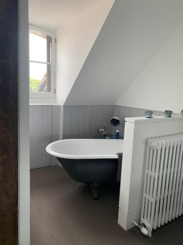Montys Accommodation - image 2