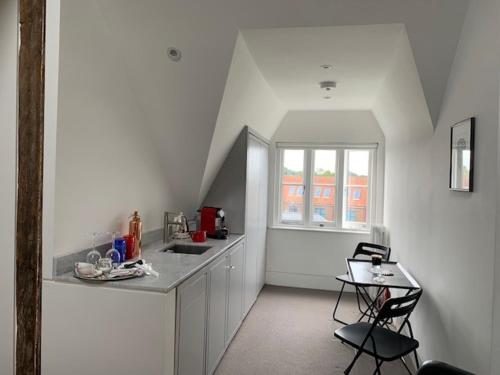 Montys Accommodation - image 10