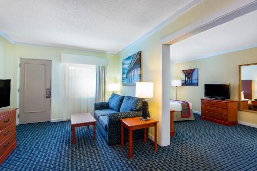Ramada by Wyndham Virginia Beach Room Type - Queen Studio Suite - Non-Smoking
