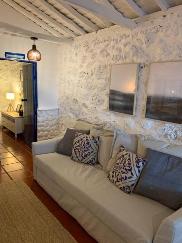  The Boathouse: An Oceanfront Cottage in Canto da Areia