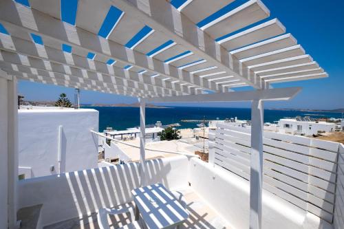 Lorenzo Studios and Suites Paros 5