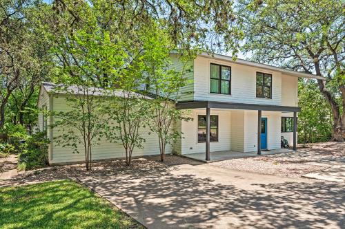 Modern Austin Home with Yard about 1 half Miles from ACL! - image 2