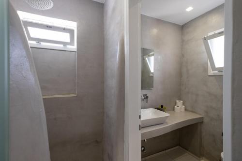 Lorenzo Studios and Suites Paros - image 13
