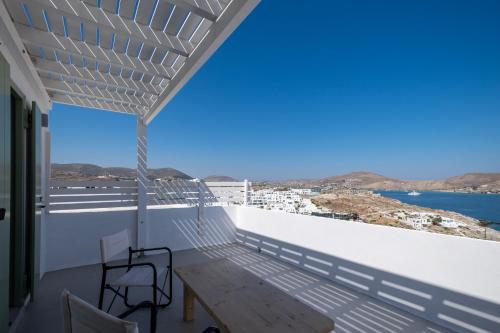 Lorenzo Studios and Suites Paros - image 2