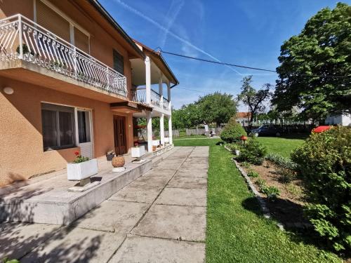 Buitenkant, Apartments Domacinstvo Nikolic in Valjevo