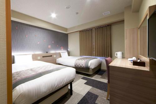 2 twin beds