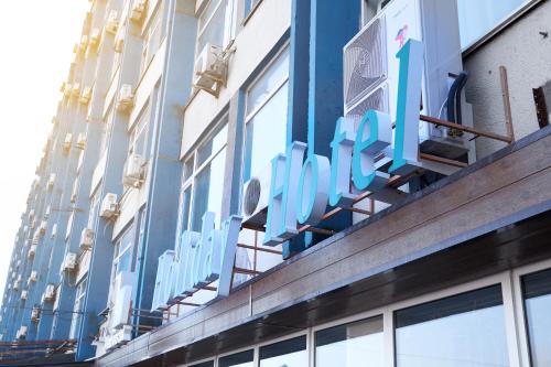 Holiday Hotel - image 8