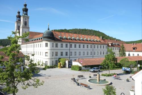 65qm Wohnung Klosterblick im historischen Pfarrhaus Pielenhofen