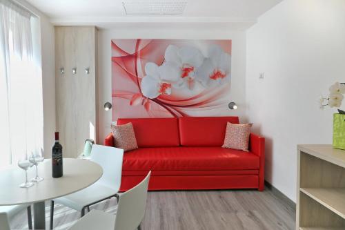 Family Room image 10