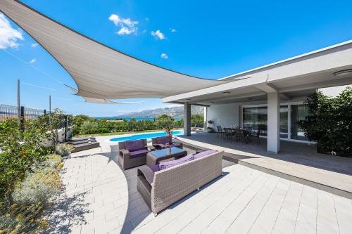 Villa Immortelle with pool and sea view