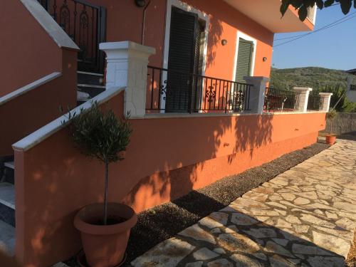  The Lion´s House in Liapades