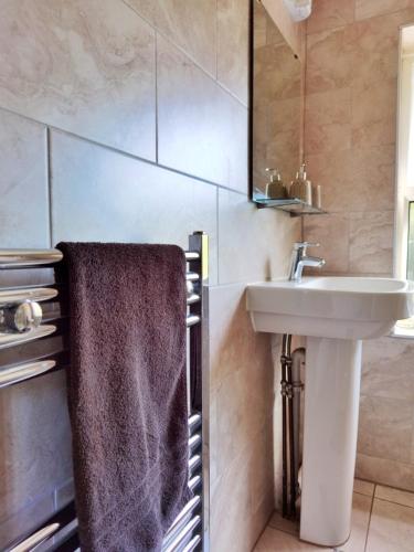 Bathroom, Perry Road, beautiful large house available for Guests and Contractors Parking wifi in New Basford