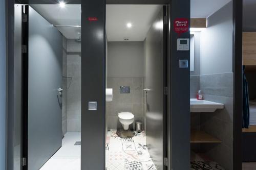 room detail thumbnail 2