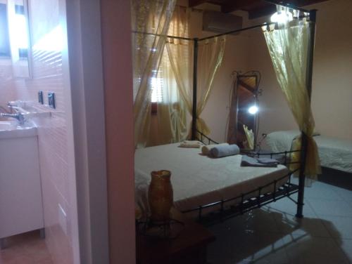 1 queen bed, 1 twin bed