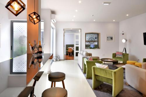 Shared lounge/TV area, Porto Domus Hotel in Bonfim