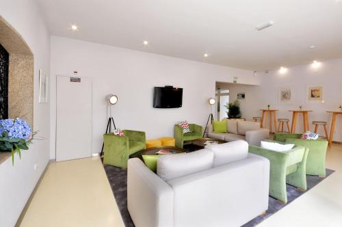 Shared lounge/TV area, Porto Domus Hotel in Bonfim