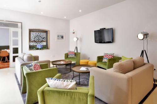 Shared lounge/TV area, Porto Domus Hotel in Bonfim