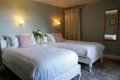 Mortons Manor - image 14
