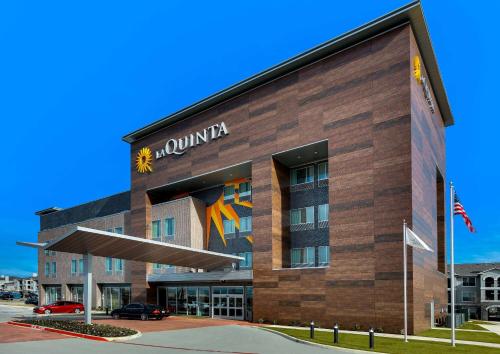La Quinta Inn & Suites DFW West-Glade-Parks in Euless, USA
