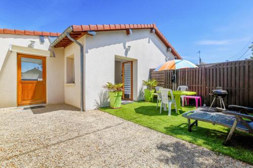 Charming 2 house with terrace near Cabourg train station Welkeys gîte à louer Golf public de Cabourg