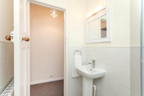 CRANBROOK 28 - image 2