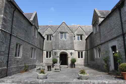 Mortons Manor - image 12