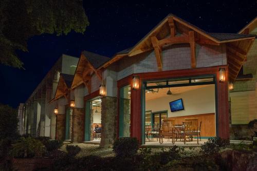 Esterno, The Inn On The River in Pigeon Forge (TN)