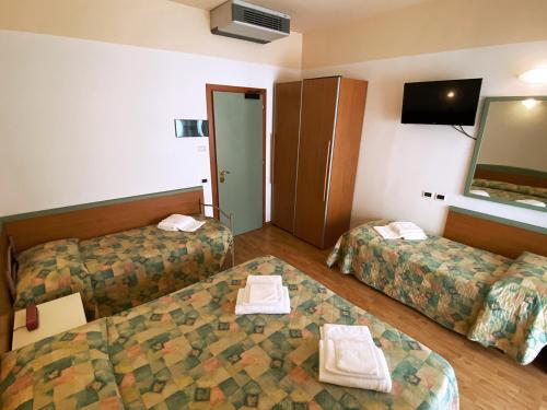 Hotel Diplomatic - image 14