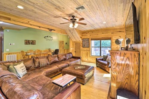 Wolfe Creek Cabin 10 Mi to Grandfather Mountain in Newland, USA