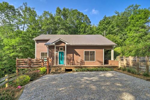 Luxe 'Wolfe Creek Cabin' Less Than 6 Mi to Waterfalls Park - Newland