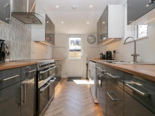 15 Hardwick Street - image 2