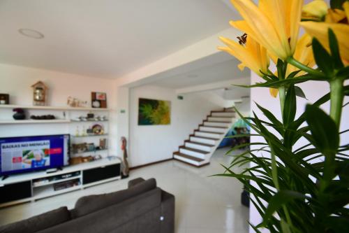Felles stue/TV-område, Enseada Hostel in Arraial do Cabo