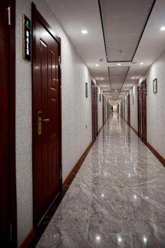 Holiday Hotel - image 13