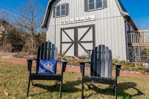 2 bdr Suite Right on Lake Tablerock Near Big Cedar Lodge Red Bud Cove